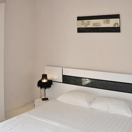 Antos Deluxe Apartment